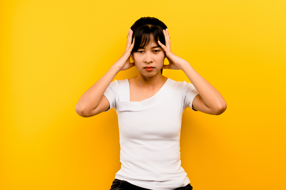 Migraine, severe headache, dizziness, overthinking, overthinking, working in movies, tired from working hard.